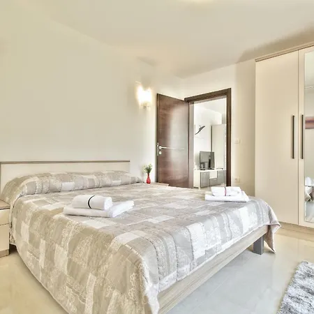 Dolce Apartment *