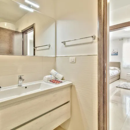 Dolce Apartment *
